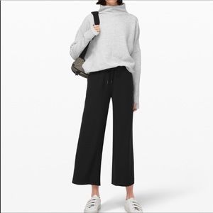 Lululemon On The Fly 7/8 Wide Pant Size 12